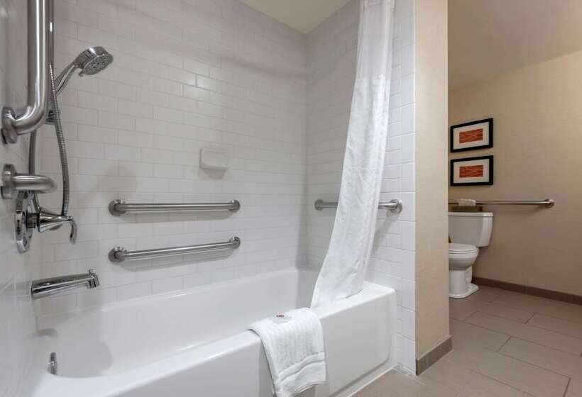 בית מלון כפרי Comfort Inn The Pointe