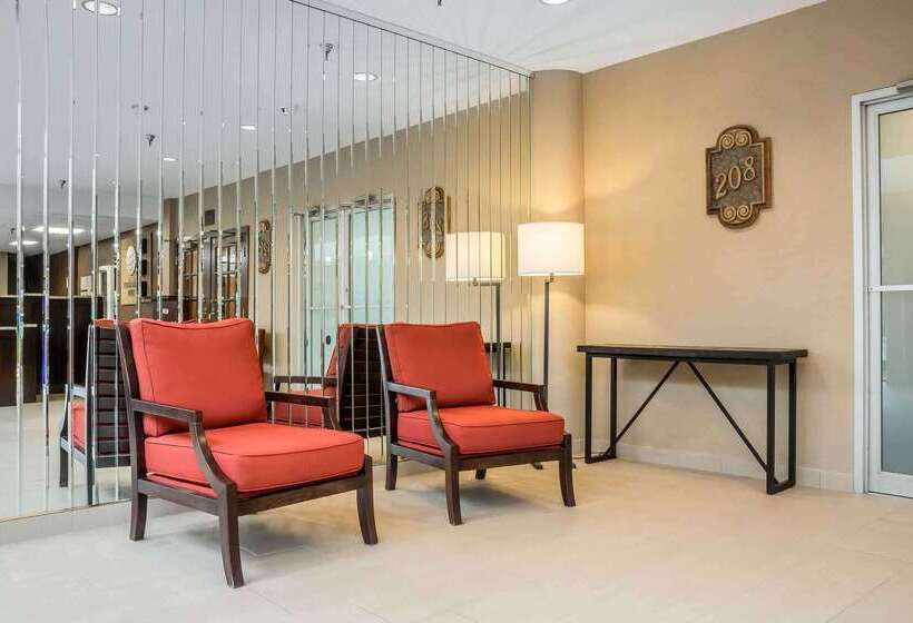 בית מלון כפרי Comfort Inn The Pointe