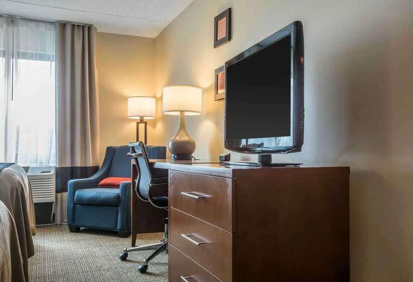 בית מלון כפרי Comfort Inn The Pointe