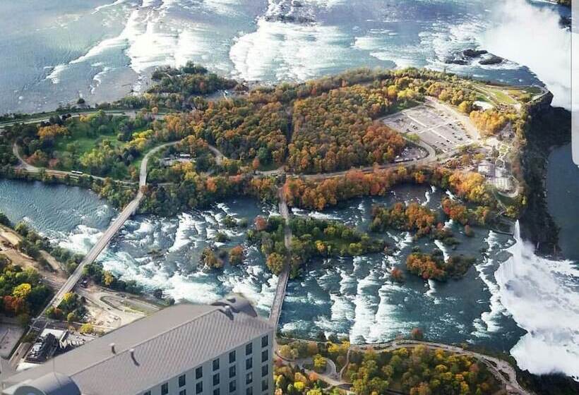 בית מלון כפרי Comfort Inn The Pointe