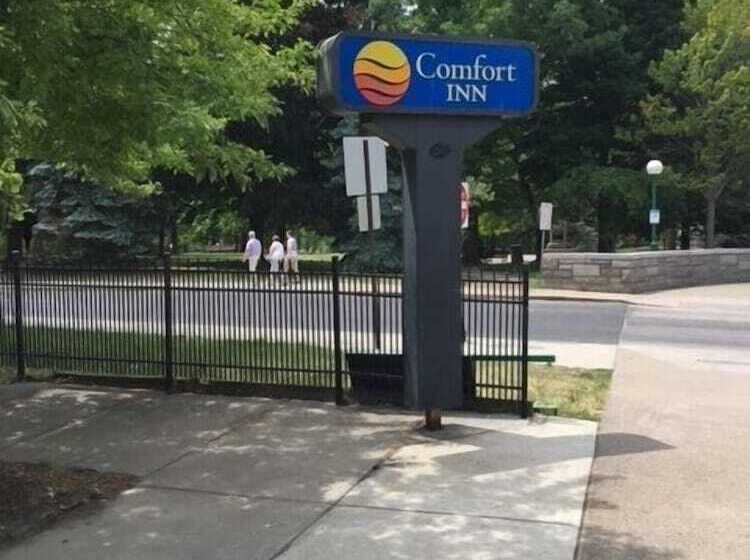 בית מלון כפרי Comfort Inn The Pointe