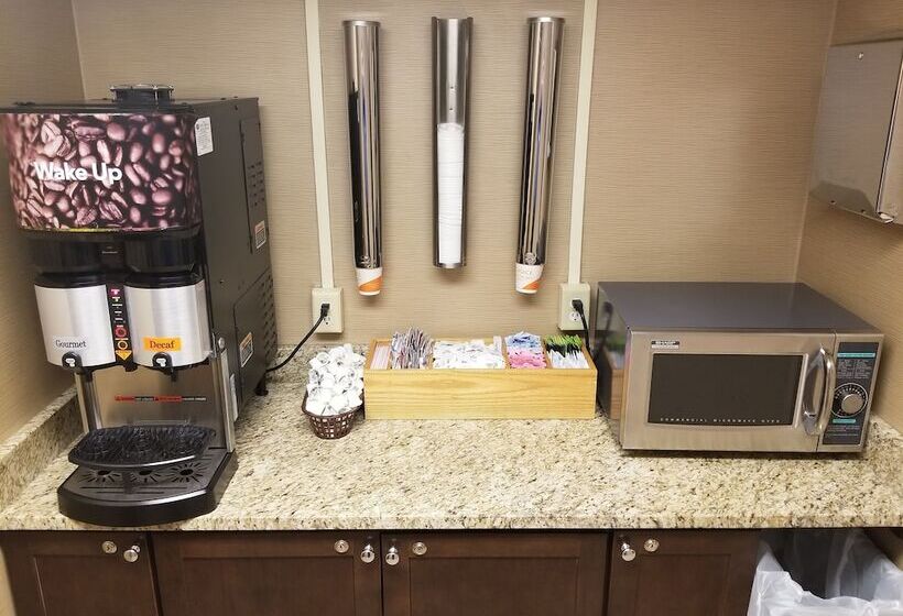 هتل Comfort Inn The Pointe