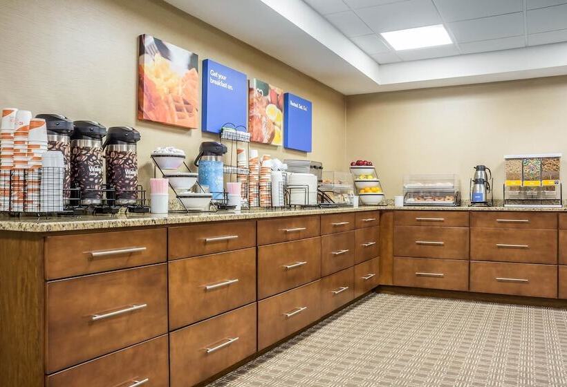 בית מלון כפרי Comfort Inn The Pointe