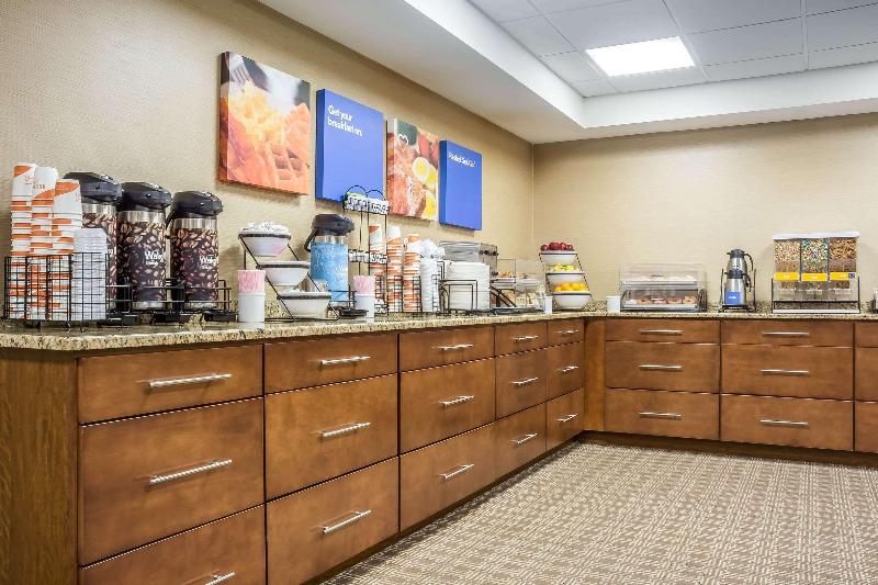 בית מלון כפרי Comfort Inn The Pointe