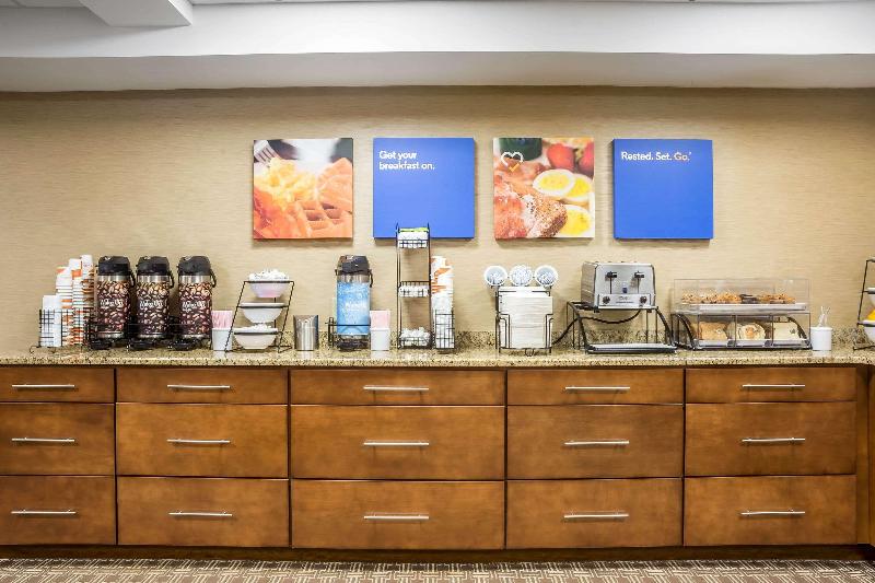 בית מלון כפרי Comfort Inn The Pointe