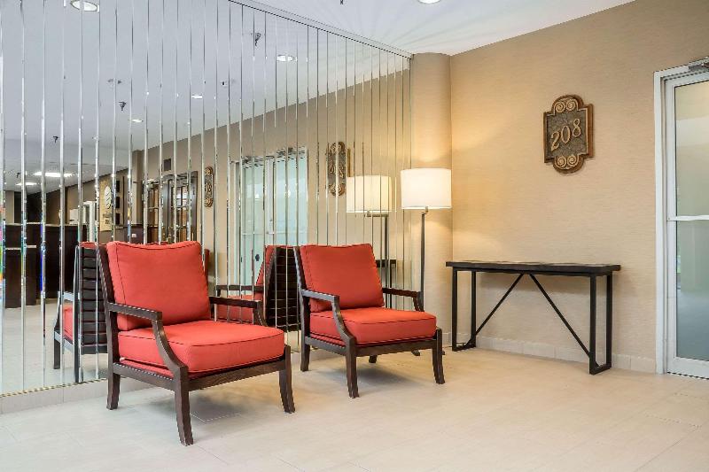 هتل Comfort Inn The Pointe