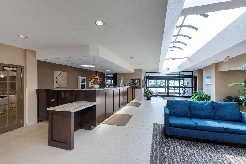 هتل Comfort Inn The Pointe