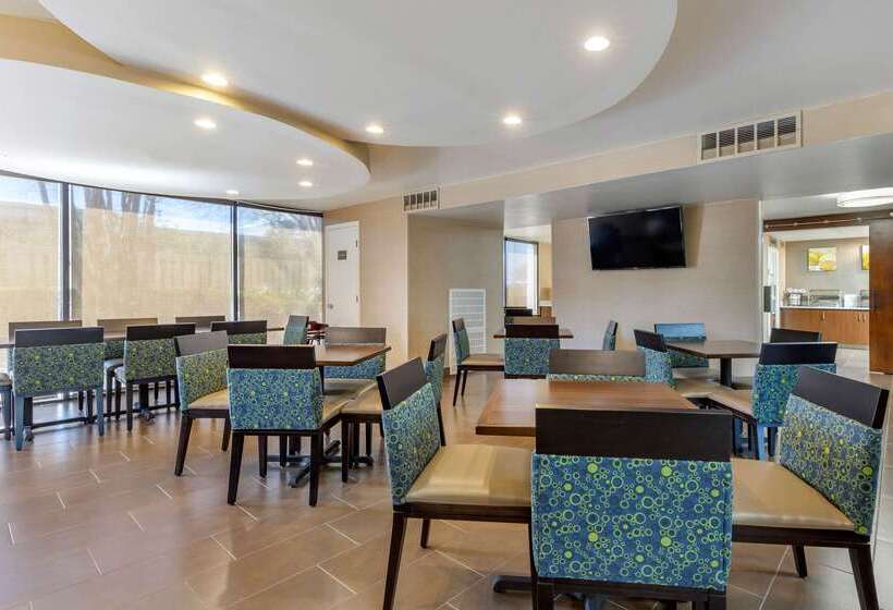 هتل Comfort Inn University