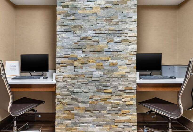 בית מלון כפרי Comfort Inn University