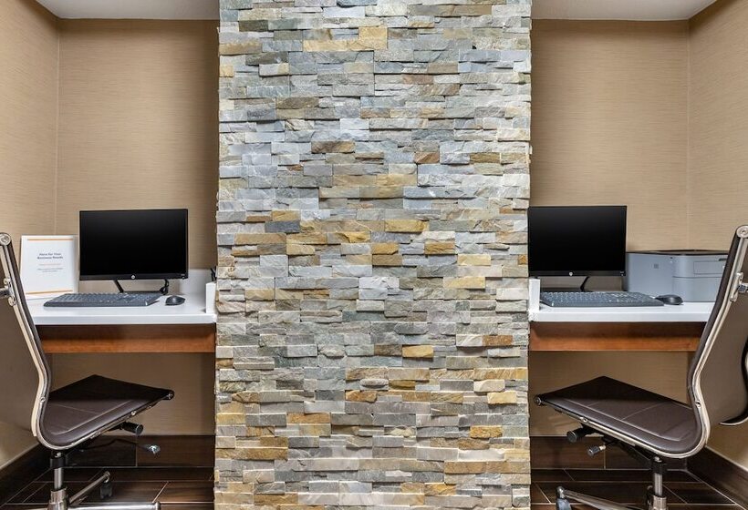 בית מלון כפרי Comfort Inn University