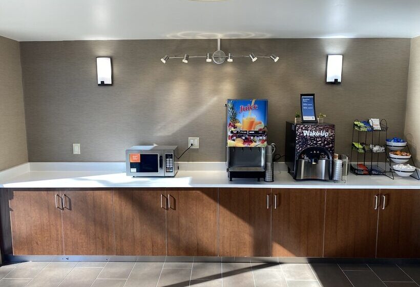 בית מלון כפרי Comfort Inn University