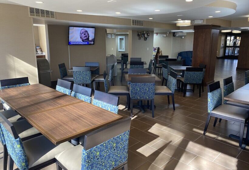 בית מלון כפרי Comfort Inn University