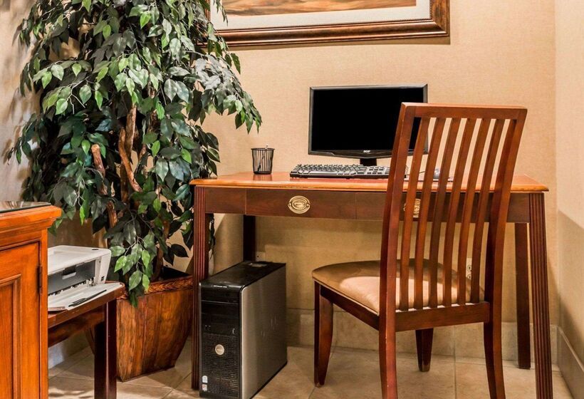 בית מלון כפרי Comfort Inn Utica