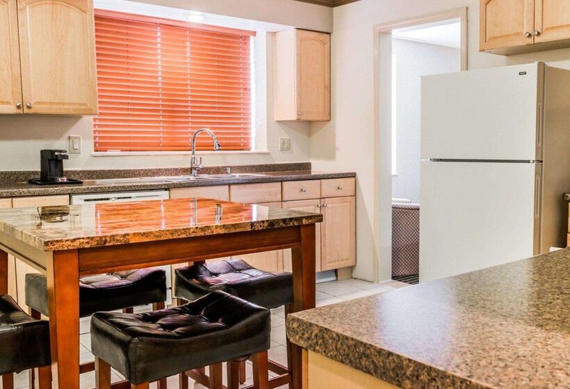 בית מלון כפרי Comfort Inn Utica