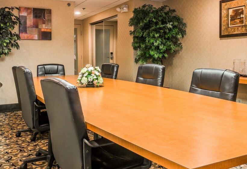 בית מלון כפרי Comfort Inn Utica