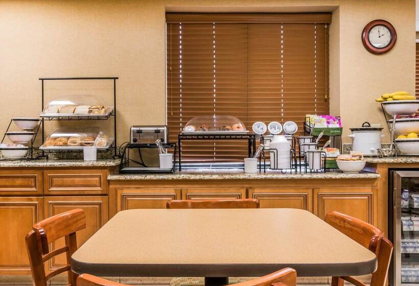 בית מלון כפרי Comfort Inn Utica