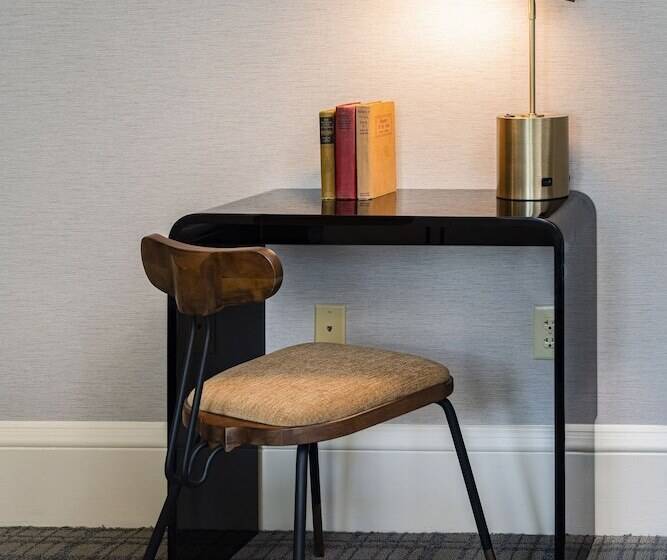 Copley Square Hotel, A Found