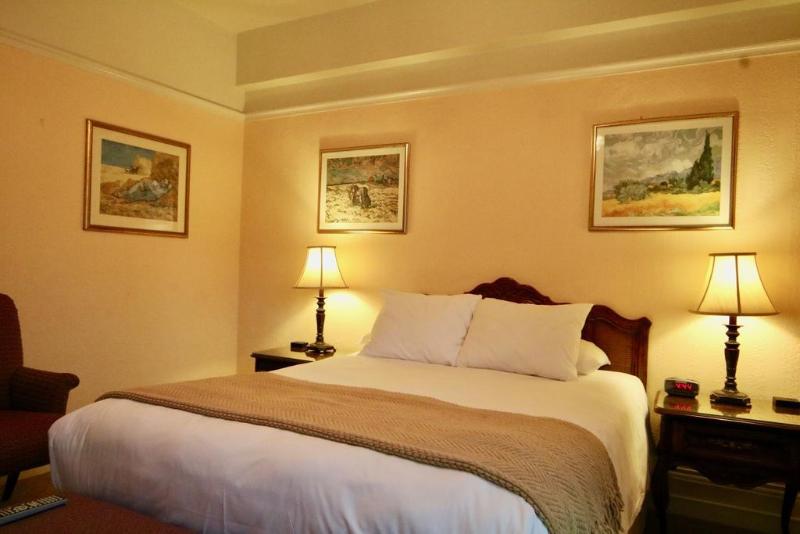 Cornell Hotel De France