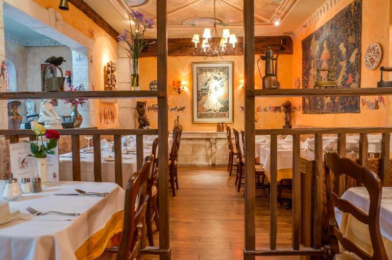 Cornell Hotel De France