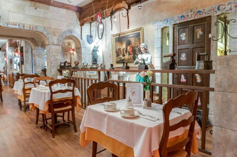 Cornell Hotel De France