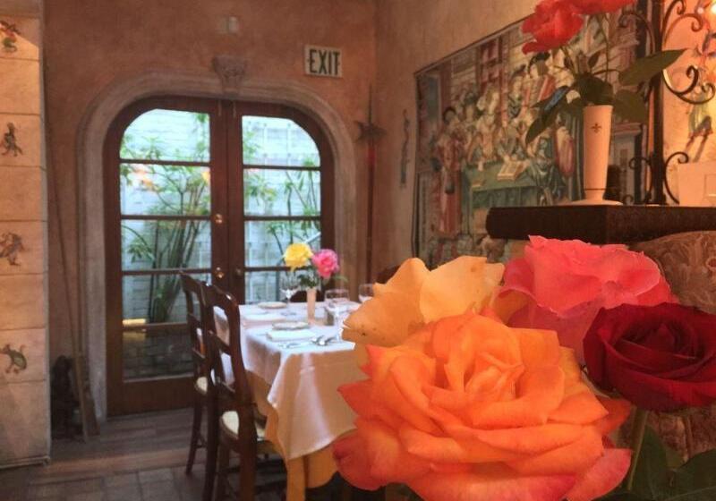 Cornell Hotel De France