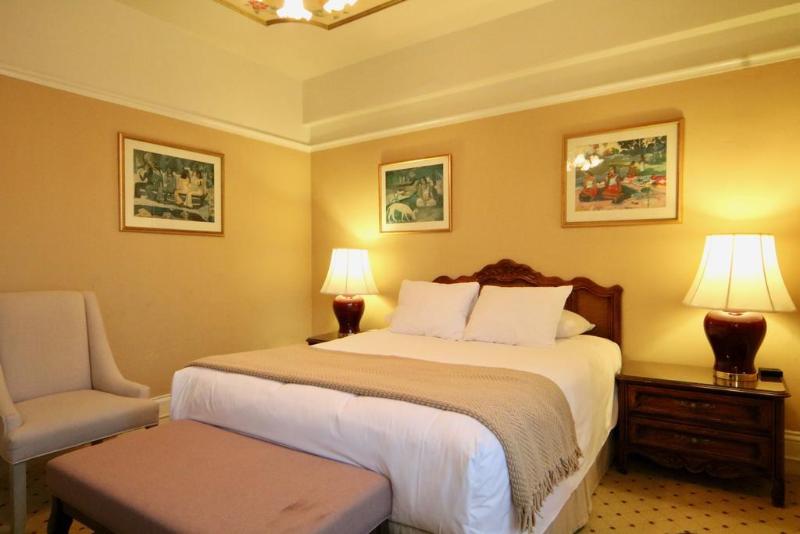 Cornell Hotel De France