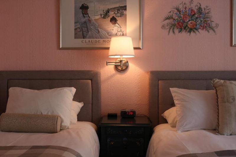 Cornell Hotel De France