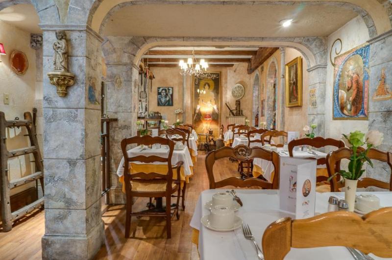 Cornell Hotel De France