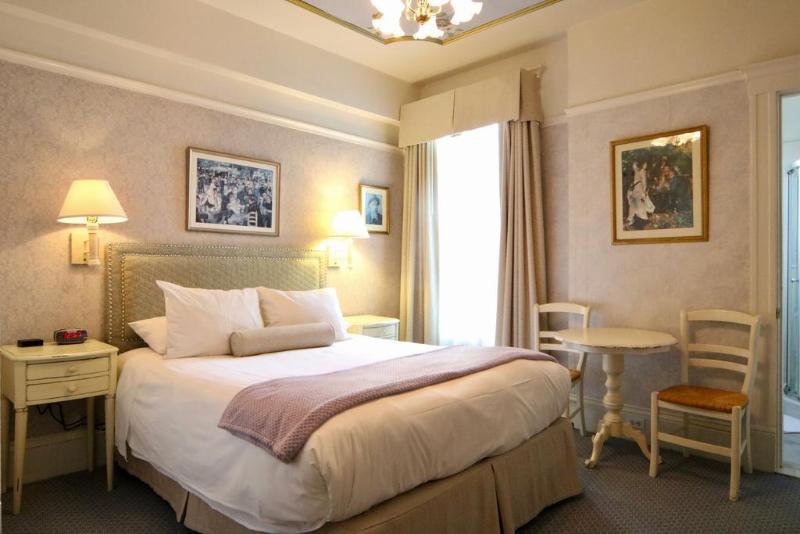 Cornell Hotel De France