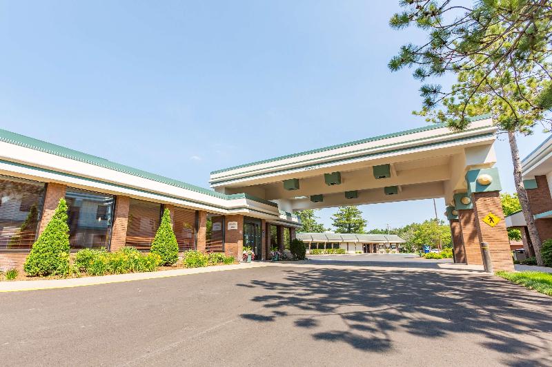 هتل Country Inn & Suites By Radisson, Traverse City, Mi