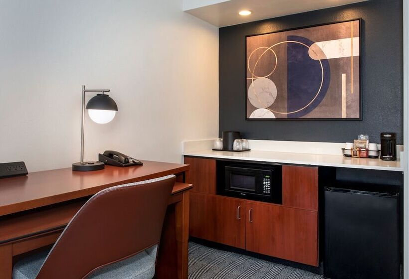 هتل Courtyard By Marriott Annapolis