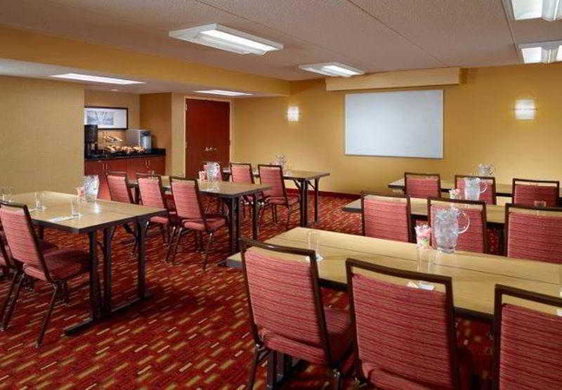 Отель Courtyard By Marriott Atlanta Airport South/sullivan Road
