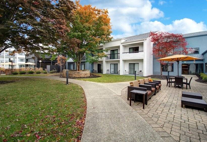 בית מלון כפרי Courtyard Columbus Dublin