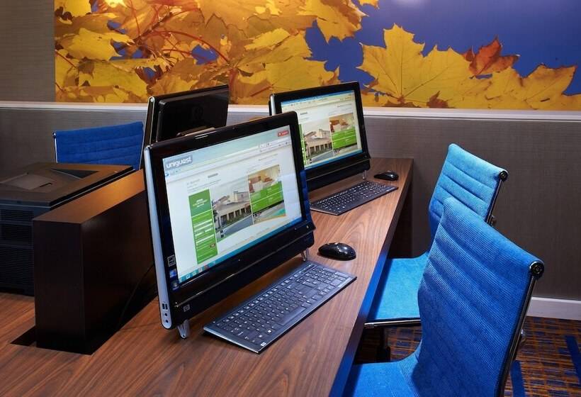 ホテル Courtyard Columbus Worthington