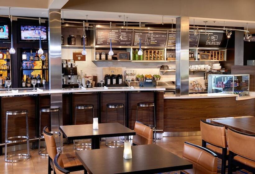 ホテル Courtyard Columbus Worthington