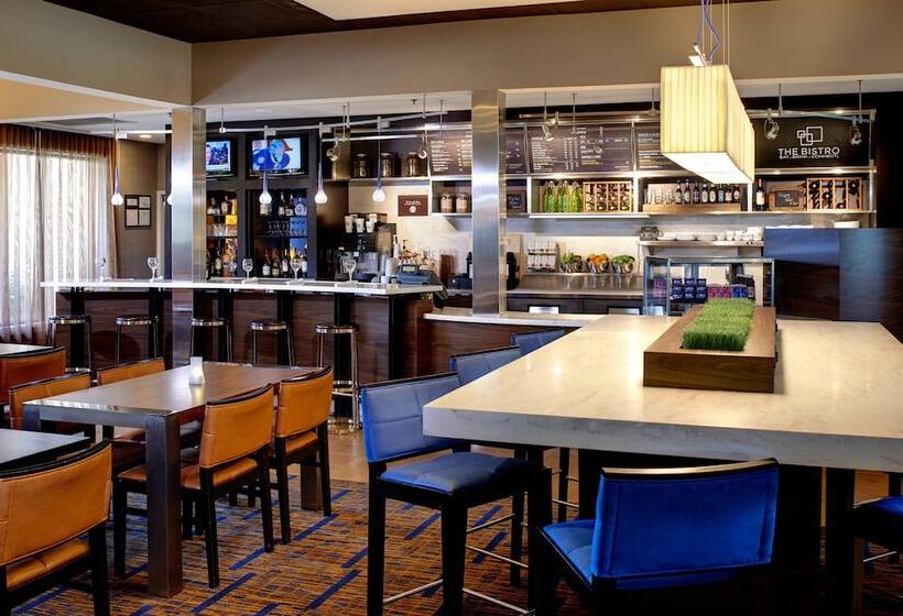 ホテル Courtyard Columbus Worthington