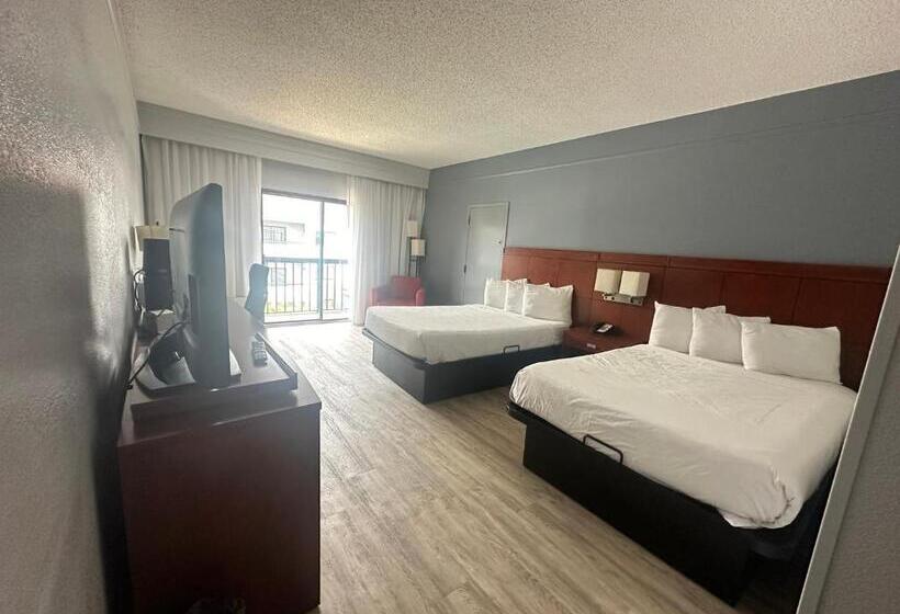 فندق Super 8 By Wyndham Dallas Love Field Airport