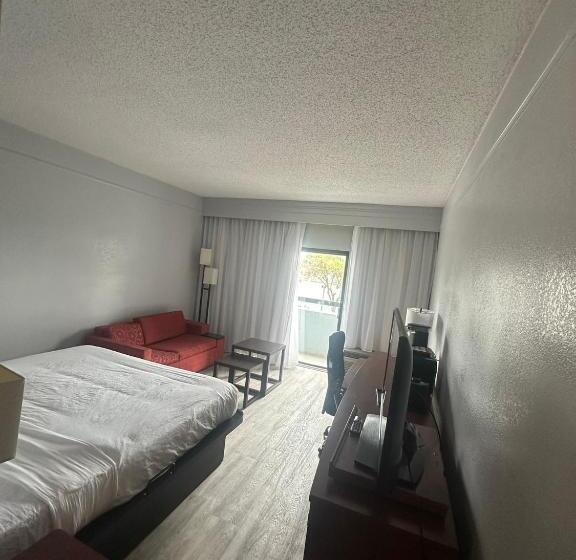 فندق Super 8 By Wyndham Dallas Love Field Airport