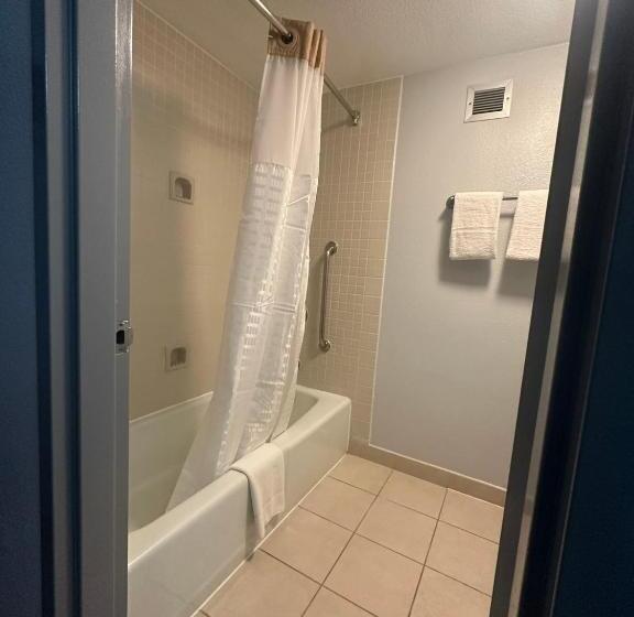 فندق Super 8 By Wyndham Dallas Love Field Airport