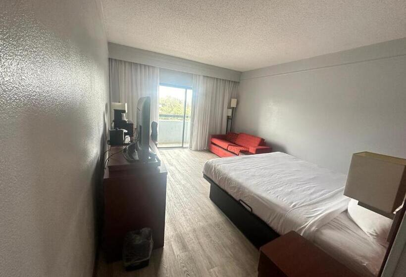 فندق Super 8 By Wyndham Dallas Love Field Airport