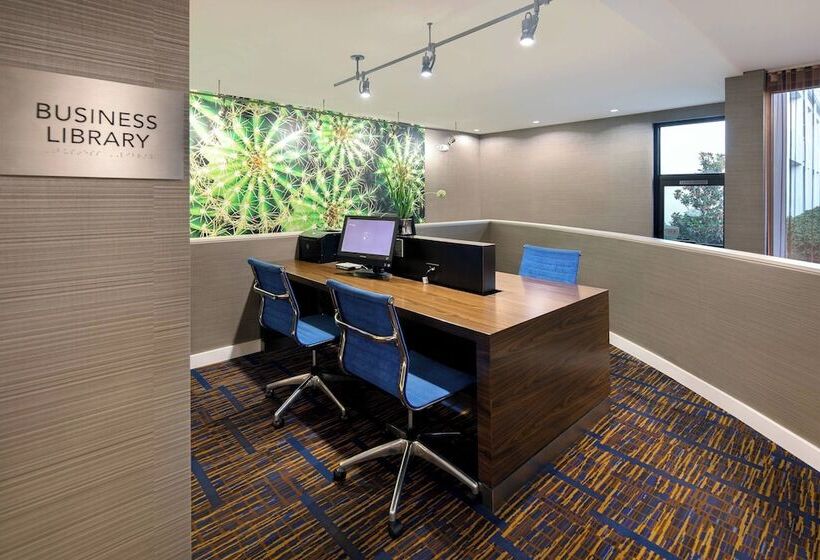 فندق Courtyard Dallas Addison Midway