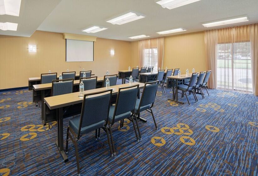 هتل Courtyard Dallas Addison Midway