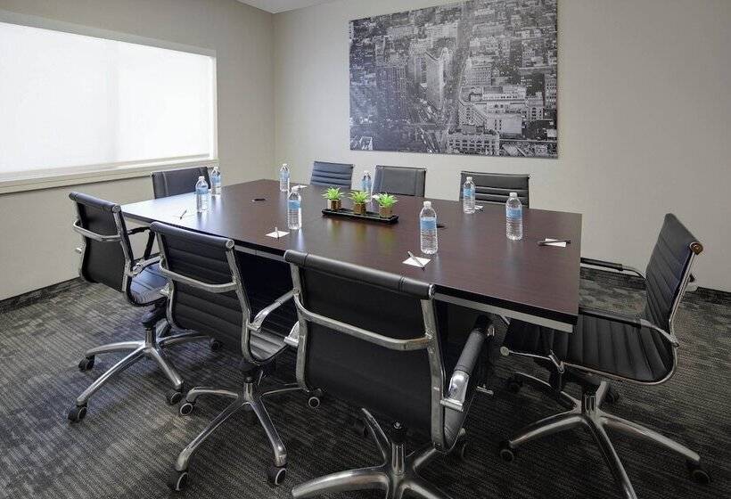 فندق Courtyard Dallas Addison Midway