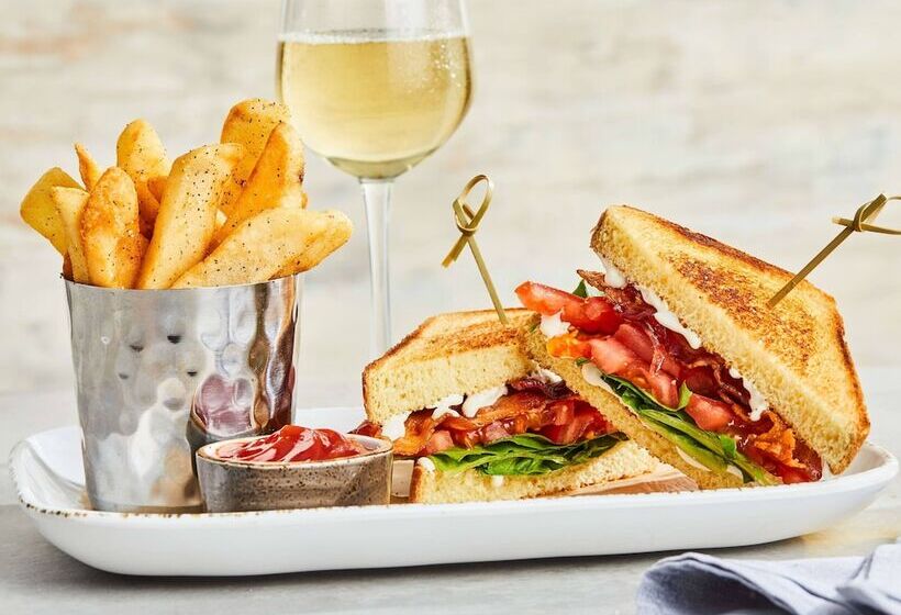 هتل Courtyard Dallas Addison Midway