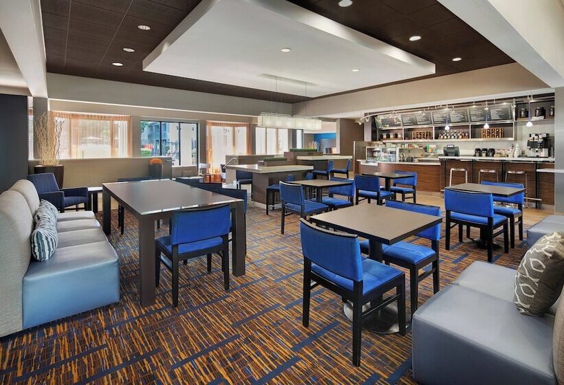 فندق Courtyard Dallas Addison Midway