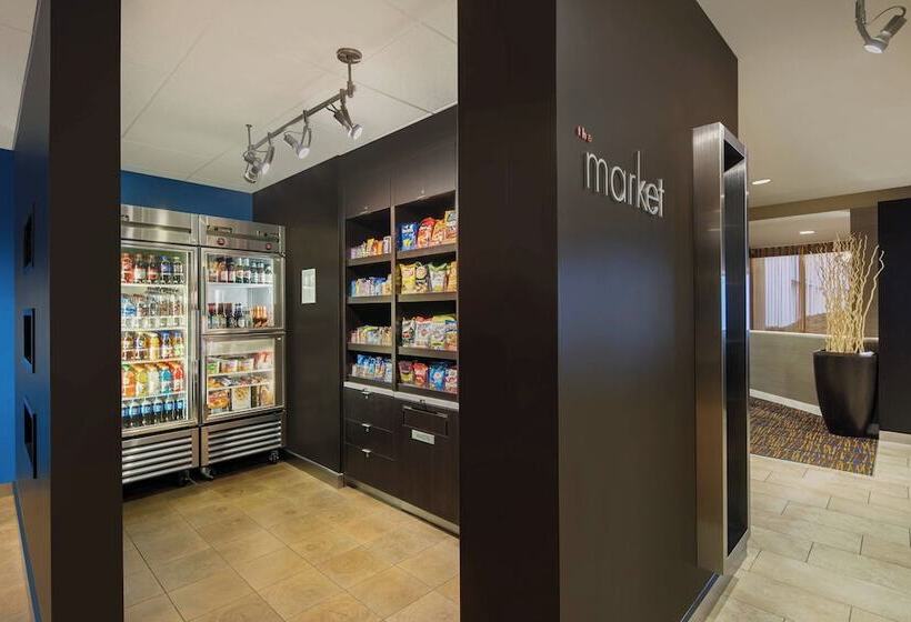 هتل Courtyard Dallas Addison Midway