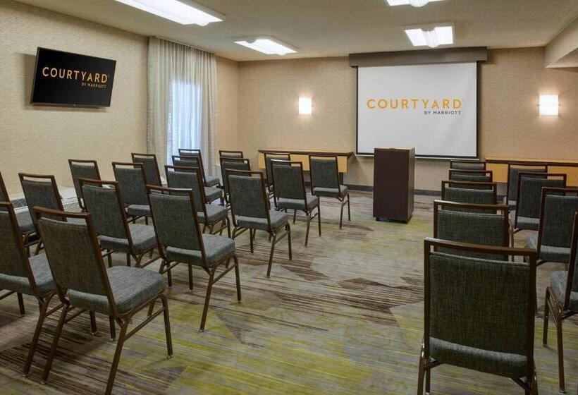 فندق Courtyard Detroit Dearborn