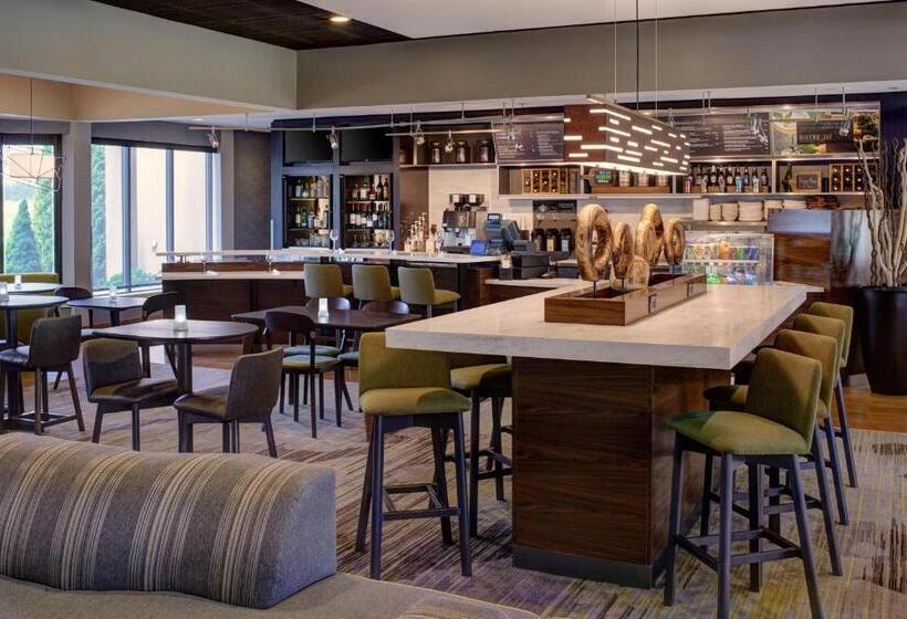 فندق Courtyard Detroit Dearborn