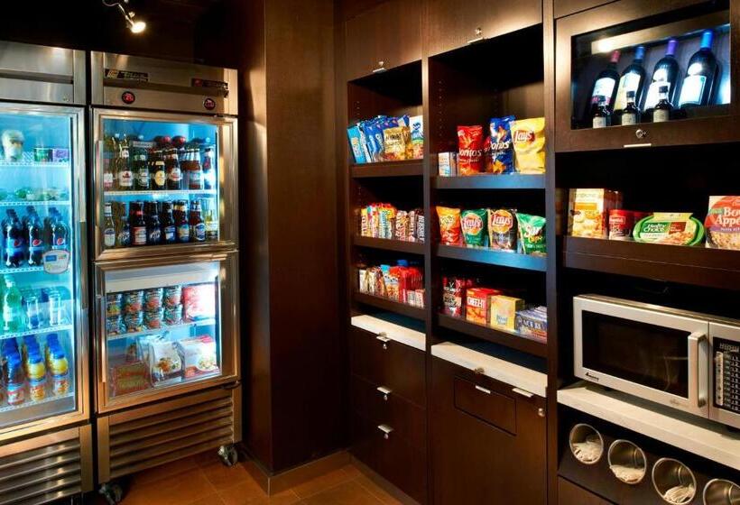 فندق Courtyard Detroit Dearborn