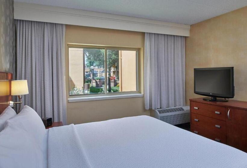 فندق Courtyard Detroit Dearborn